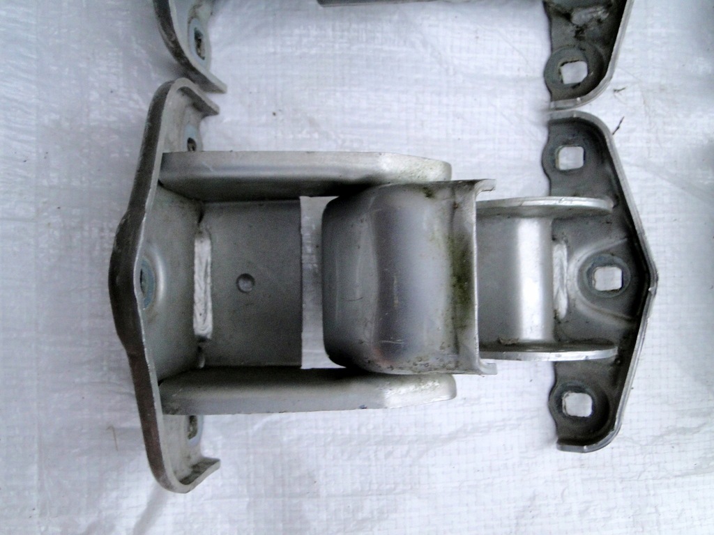 фото №2, Петлі двері trafic vivaro primastar задня na боки