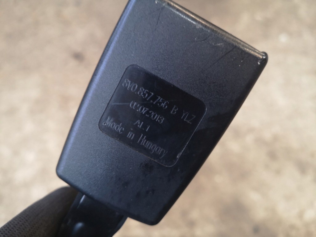 Audi a3 8v клипса замок поперечина правый  перед в Украине