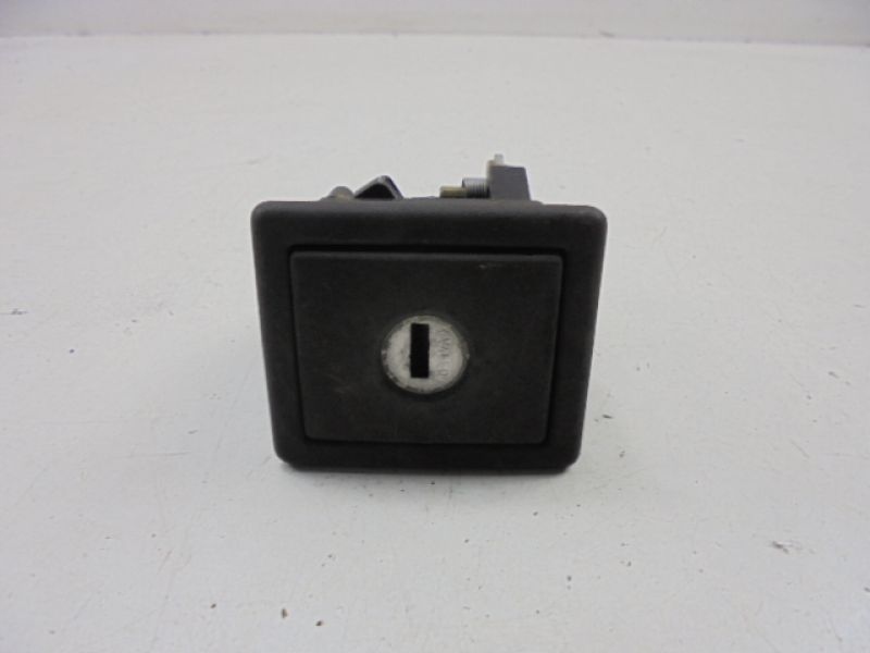 фото №6, Renault clio i вкладка замка кришки lift