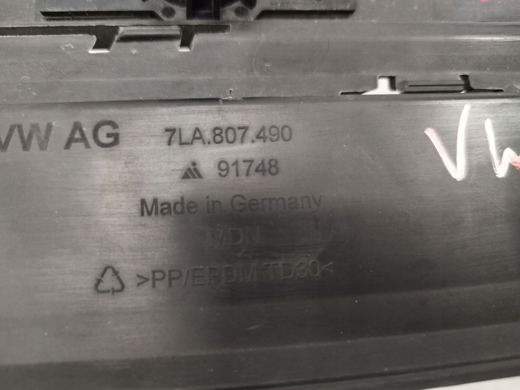 фото №12, Vw t6 решётка бампера правая 7la807490