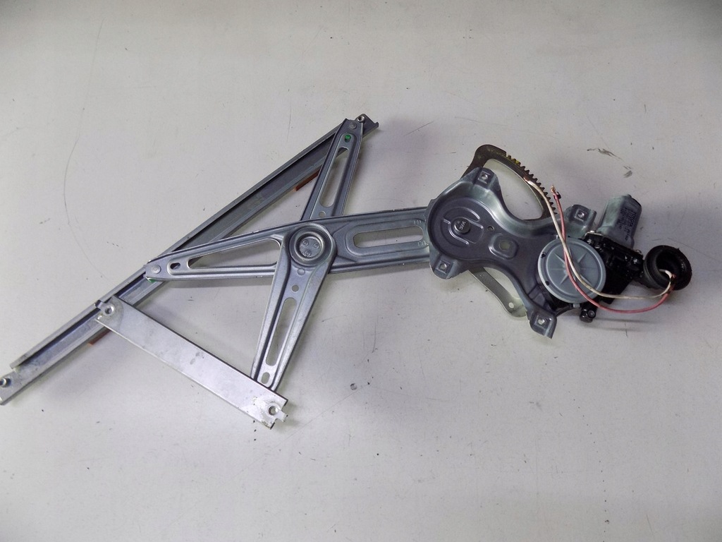 фото №9, Toyota auris i 06-09 3d підйомник скло лівий перед