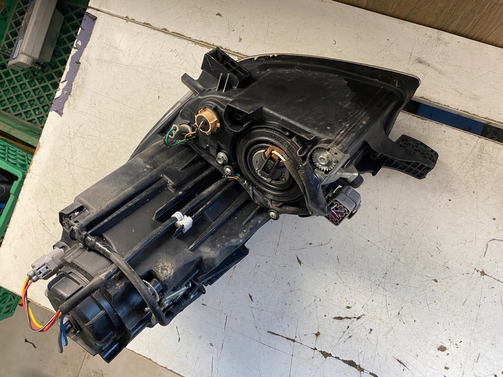 фото №9, Mitsubshi i-miev лампа правий перед