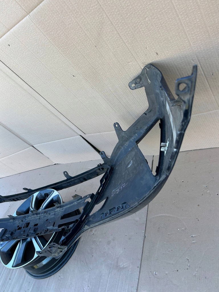 Lexus is iii xe30 16-20 рестайлінг  бампер передній перед 5211953b80 Зі Шроту