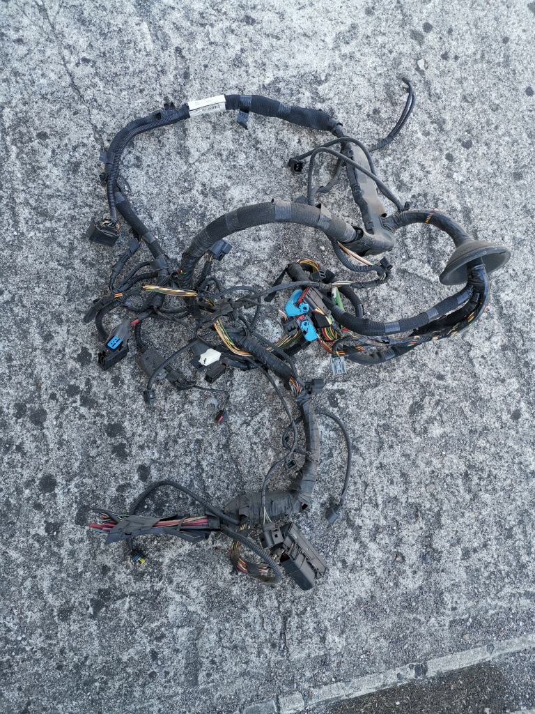 фото №1, Volvo s40 v50 джгут електропроводка коробка запобіжник