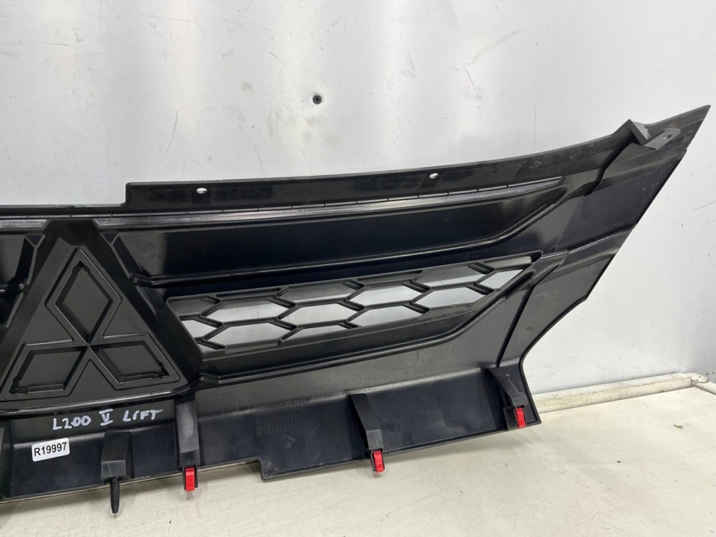 фото №15, Решітка радіатора mitsubishi l200 5 v 19r.- решітка радіатора передня накладка бампера значок