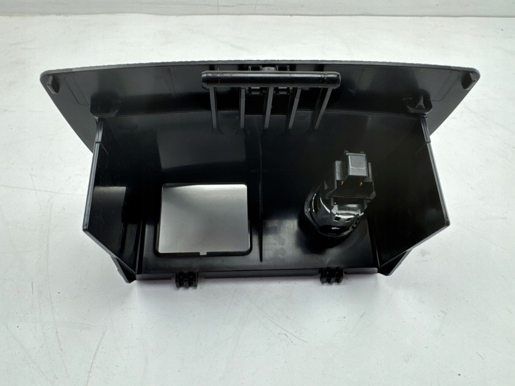 Mercedes-benz eqc 2022 другое запчасти салона автомобиля в Украине