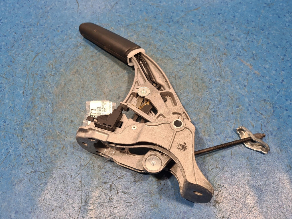 Купити Skoda octavia 3 універсал scout важіль гальма ручного 5e0711301c