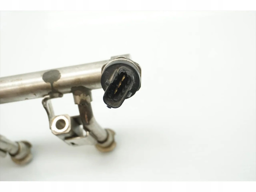 Купити Ford focus молдинг упорскування 1.0 ecoboost бензин 92kw 125 hp 0261555137