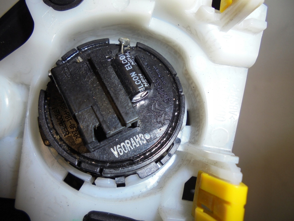 фото №6, Треугольник заглушка дверь правый перед динамик peugeot 3008 2 ii 19r 9810509277