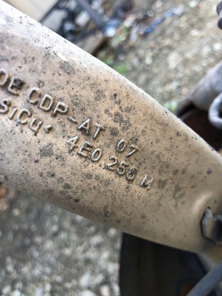 фото №5, Audi a8 d3 правый перед поворотный кулак рычаг 4e0258m