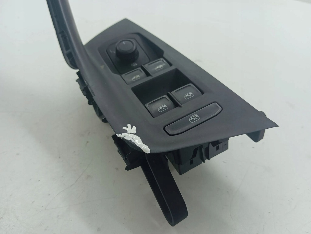 фото №11, Volkswagen passat b8 2016 правая сторона кнопки окон