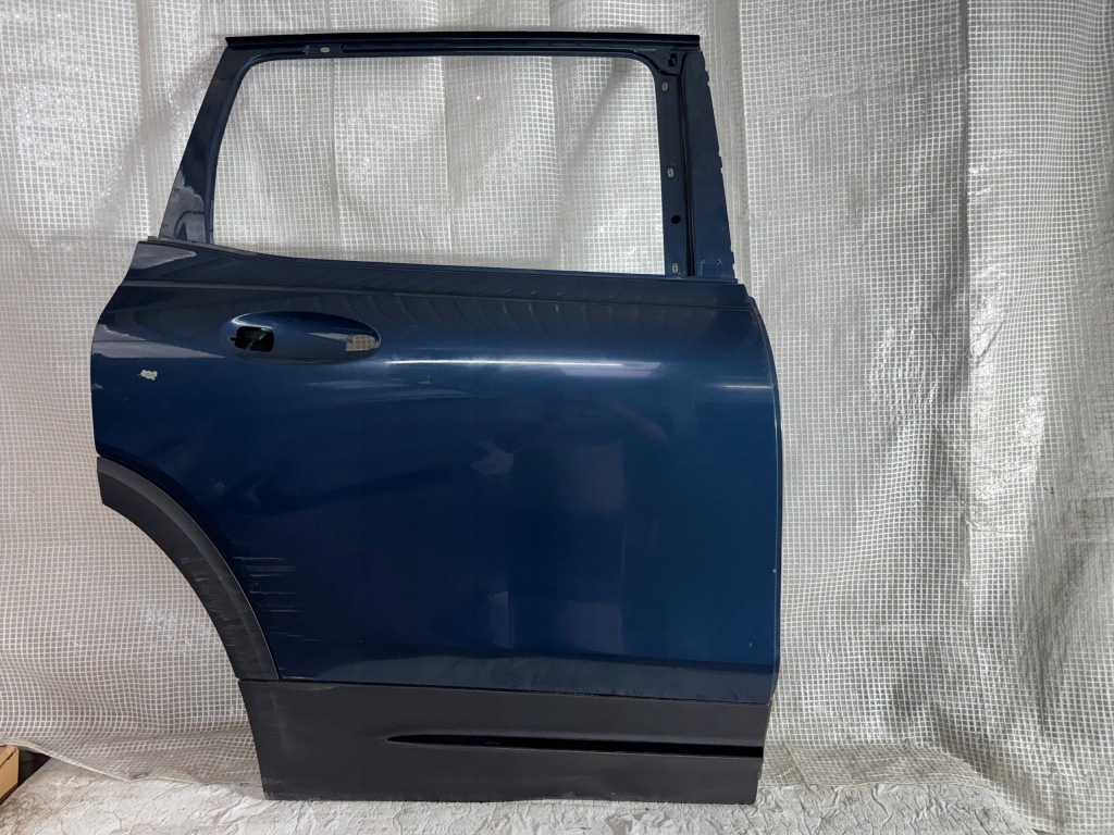 Купити Mercedes glb w247 праве  задні дверей