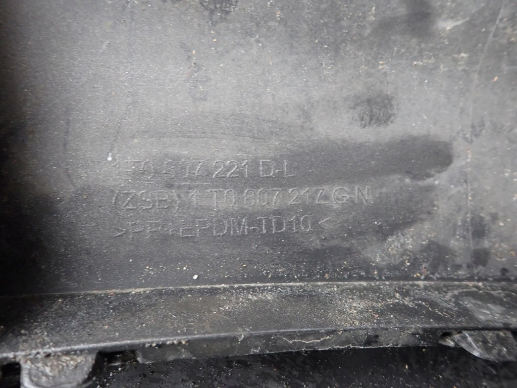 Vw touran 1 1 рестайлинг  06-10 бампер перед передний sprysk Недорого