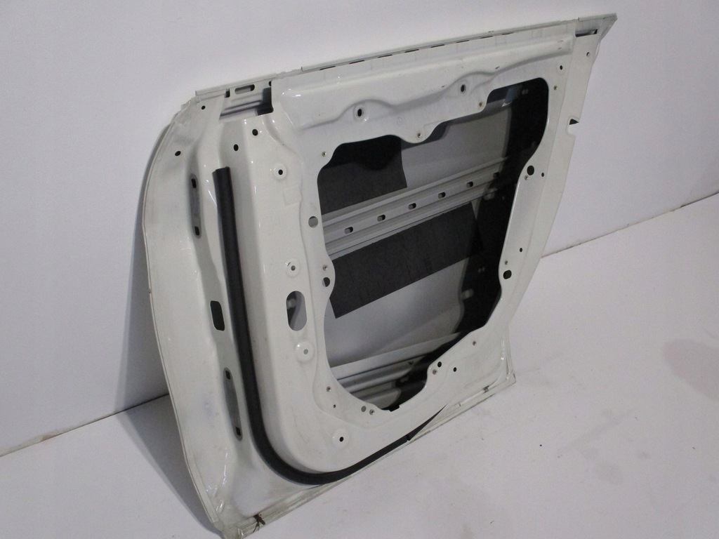 фото №7, Дверь правое задние mercedes 117