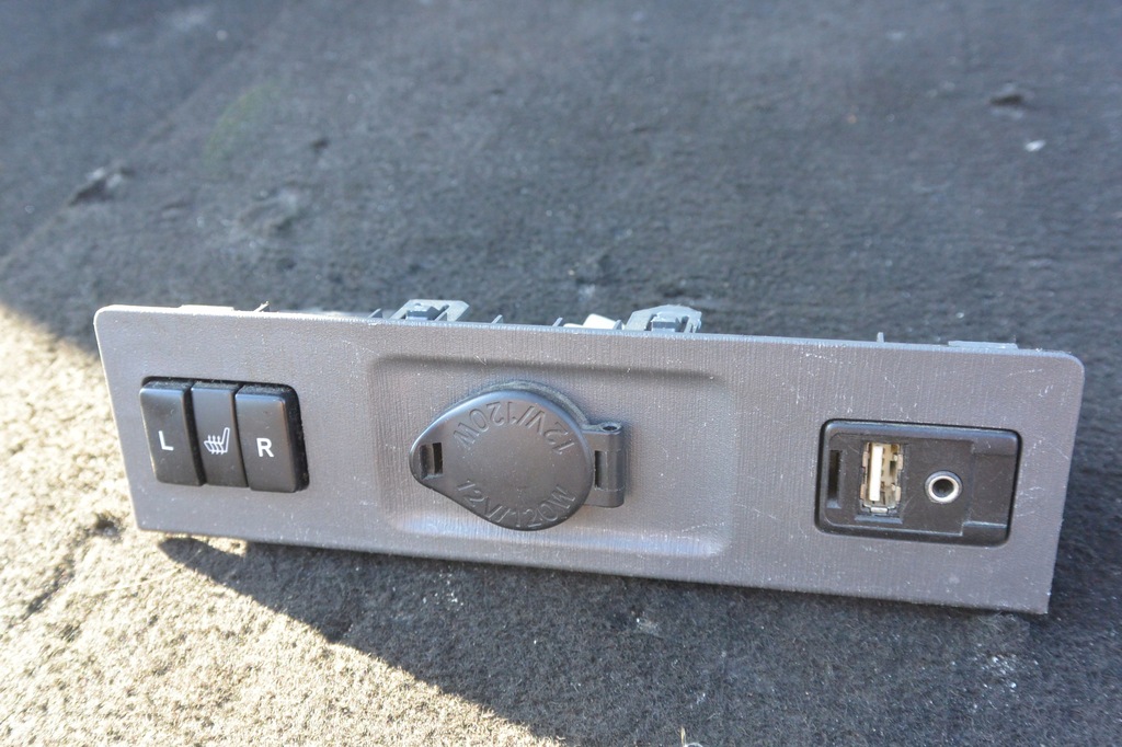 фото №1, Роз'єм прикурювача usb кнопки toyota prius plus + комплект