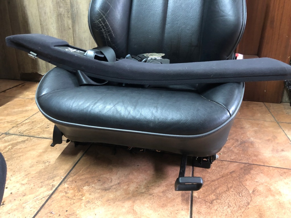 Mercedes w210 02' сиденье ремни правый  перед Недорого