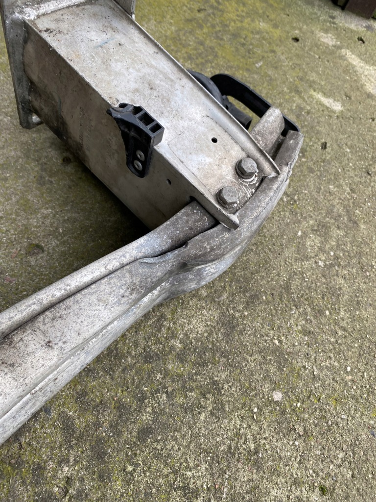 Балка бампера перед зона audi a4 b8 рестайлинг  8k0807113f Киев