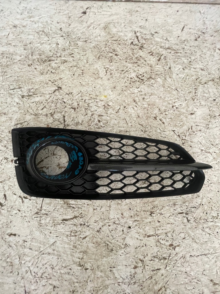 фото №1, Решітка права audi a8 d4 карбон 4h0807680ab