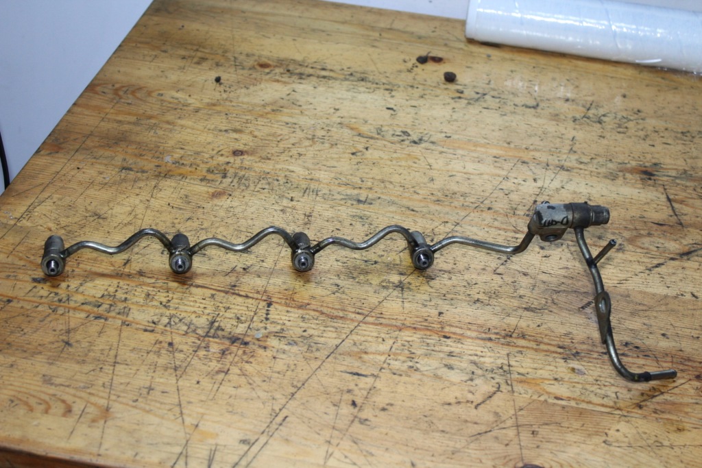 Трубка слива форсунок rav 4 iii avensis t25 2.2 d4d 2ad d-cat Оригинал