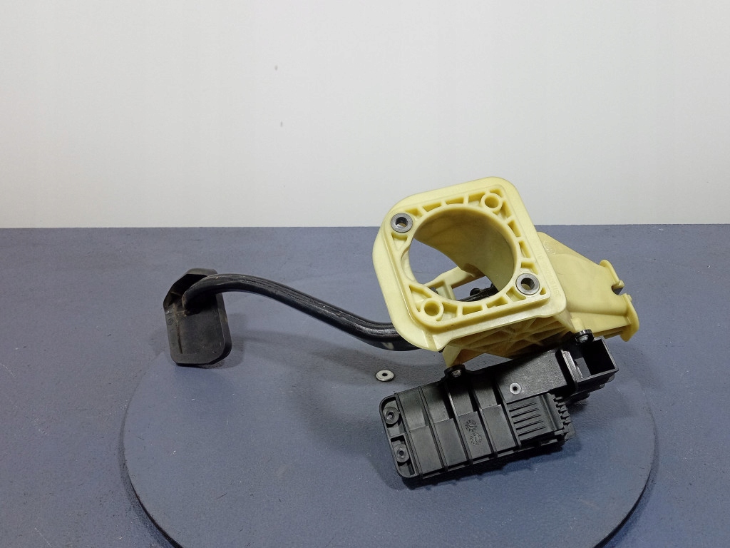 Bmw 6 f12 f13 педаль основа гальма 6782665 в Україні