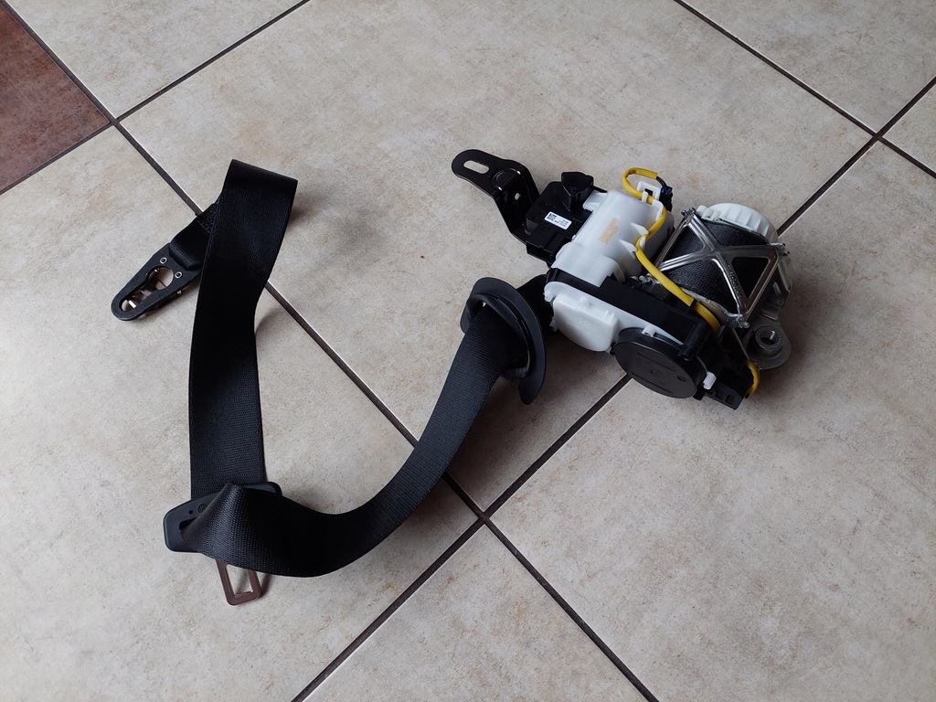 фото №1, Pas безопасности - правый - mercedes e klasa w213