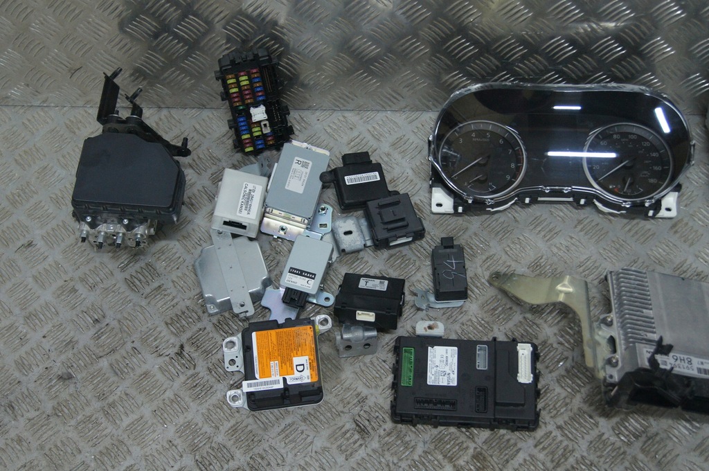 фото №8, Infiniti q50 3.0 v6 электроника электропроводка usa