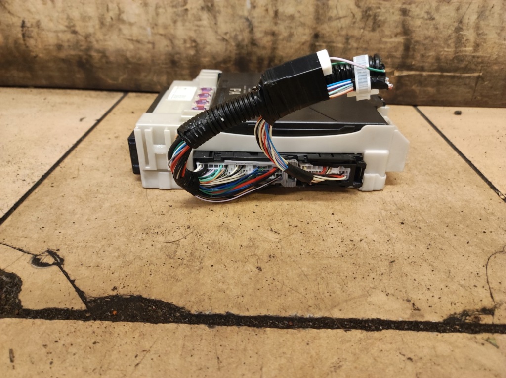 фото №4, Модуль блок управления коробка предохранителей rav4 5 v