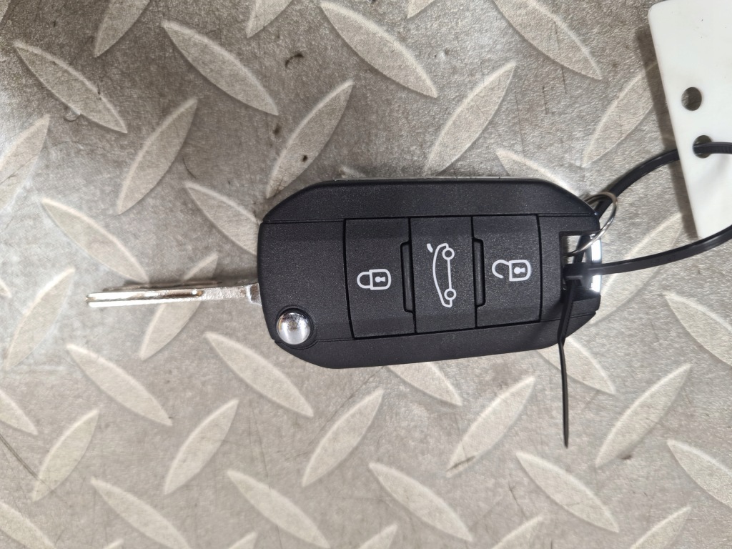 Купити Ключ pilot оригінал opel grandland 9817859680