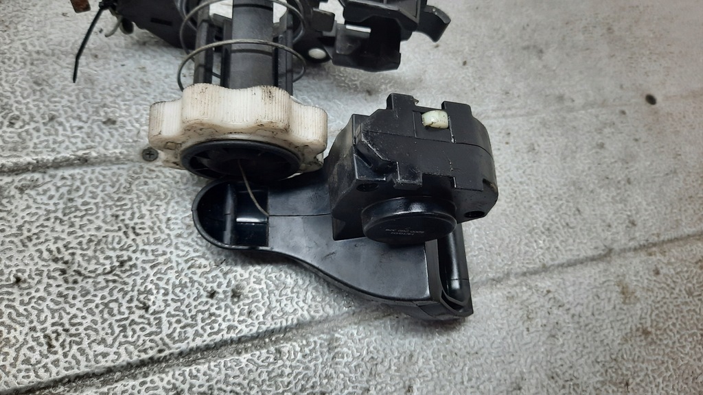 фото №4, Подъемник колеса запасного renault modus 8200269378