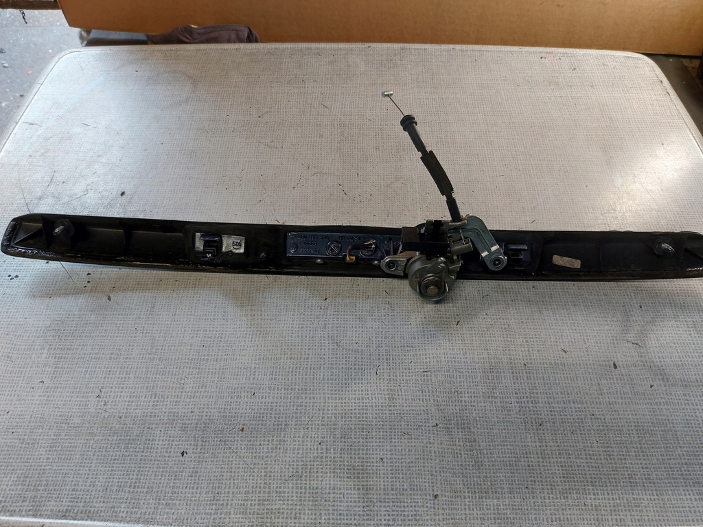 фото №5, Audi a8 d3 накладка крышки багажника 4e0827576