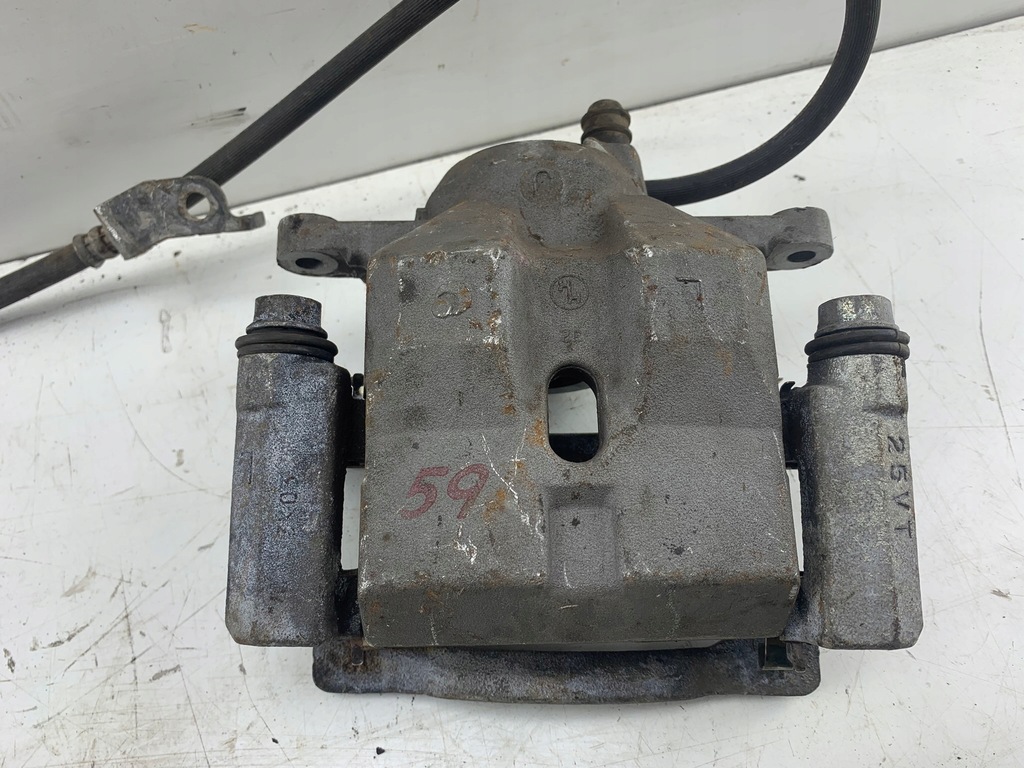 фото №1, Lexus ct200h суппорт левый перед