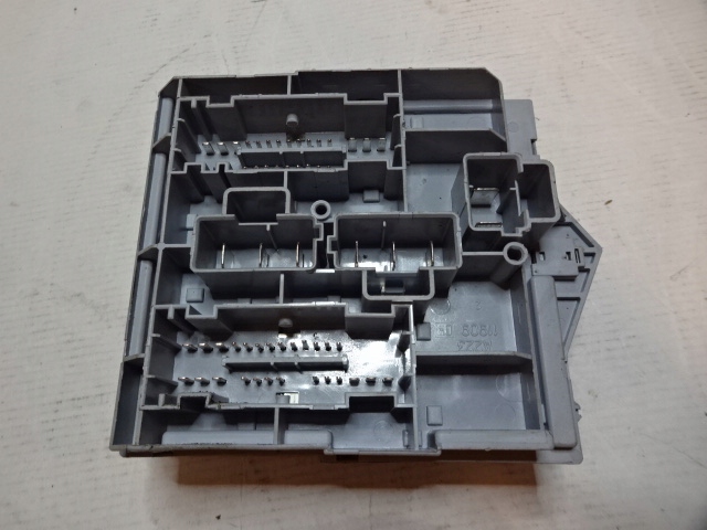 фото №3, Коробка запобіжників alfa romeo 195