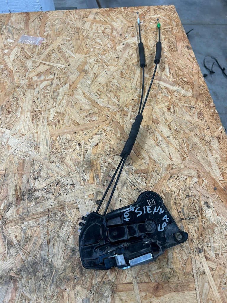 фото №1, Toyota sienna 2015-2017 замок дверь передний левый