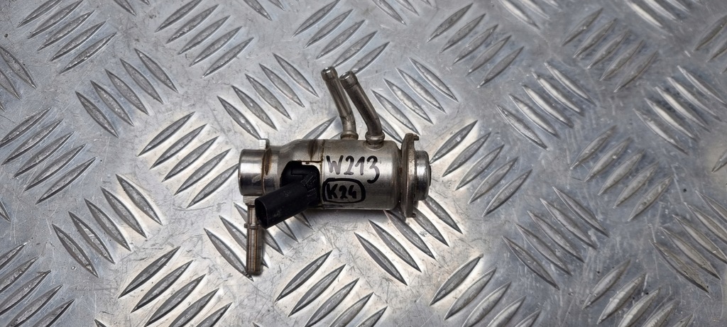 фото №1, Mercedes w213 форсунка adblue a0004901613