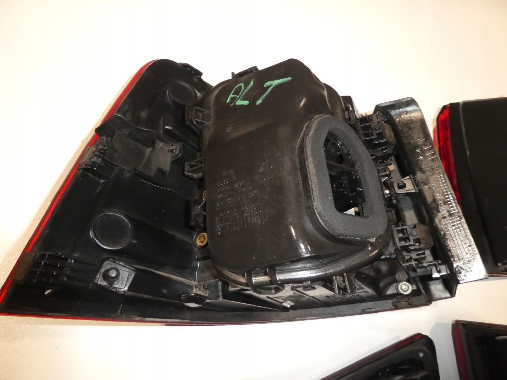 Фара ліхтарі  ліва + правий задній vw sharan 2 рестайлінг  7n0945208 207 308 307 led Зі Шроту