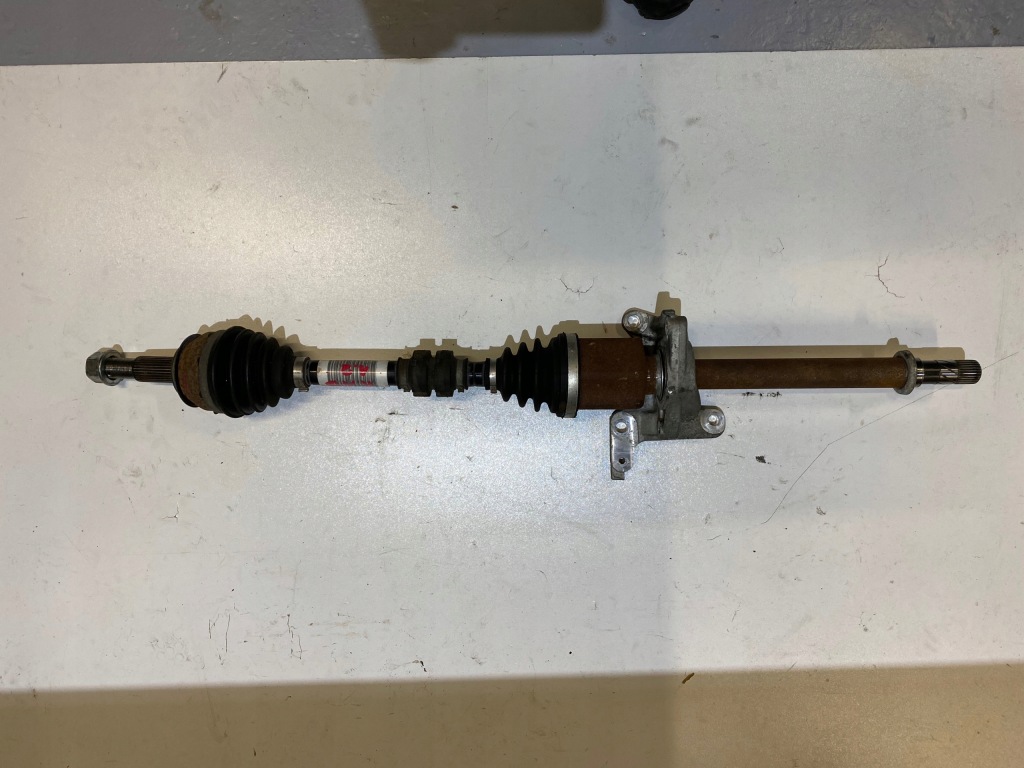 Купити Renault kadjar 1.2 tce права привідний вал 391004pa0b