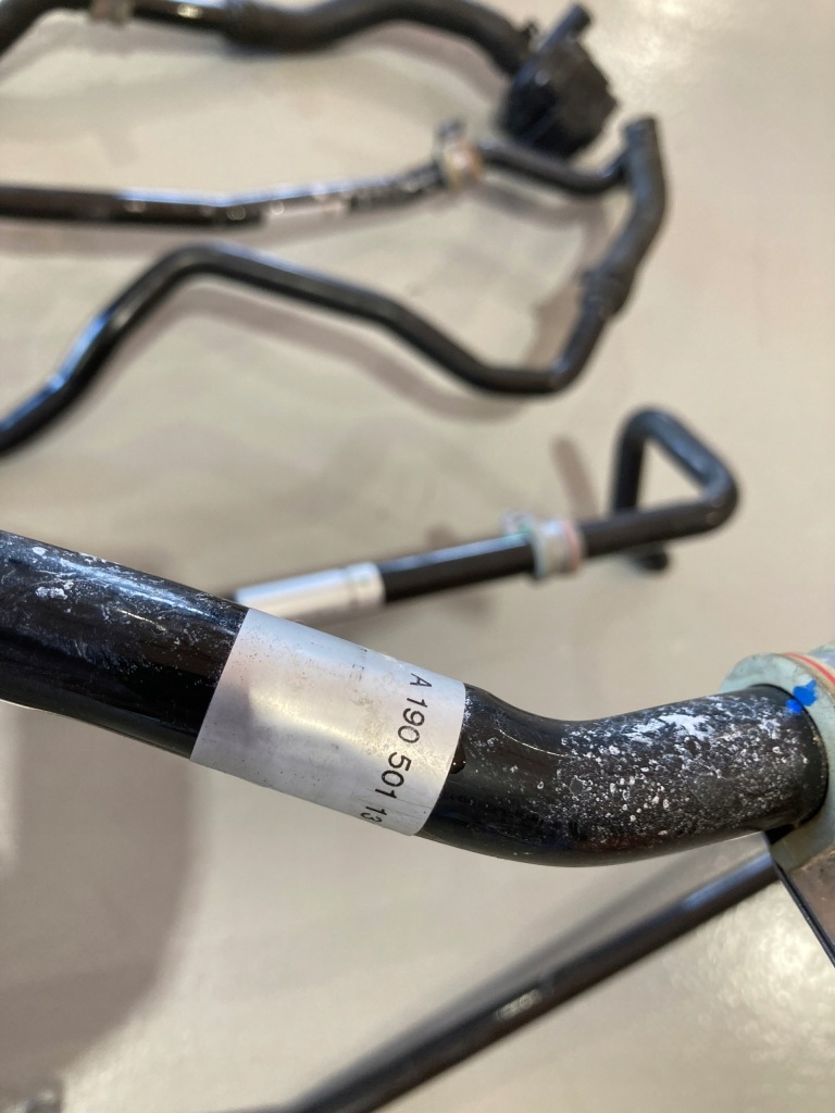 Mercedes benz amg gt a190 труба трубка води водяна шланги дроти охолодження Недорого