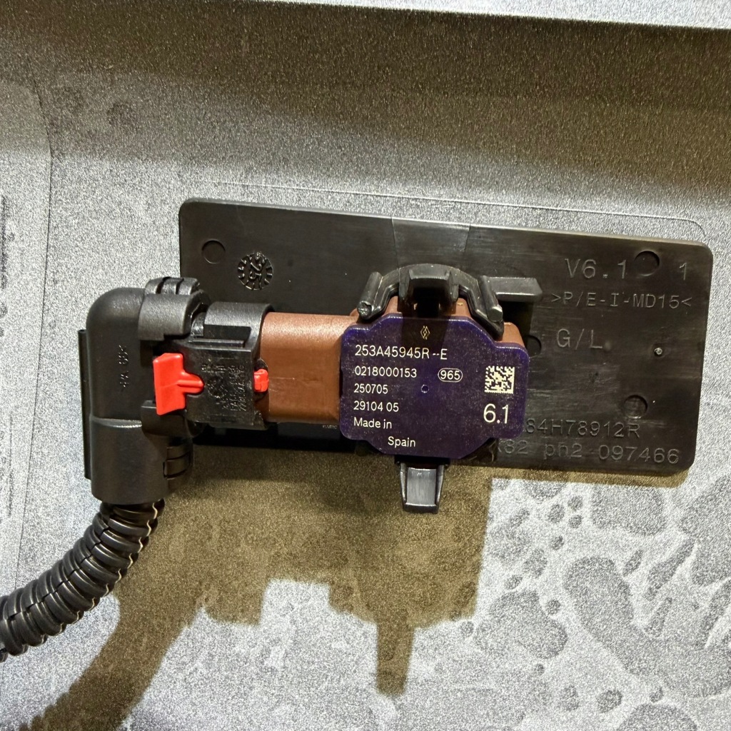 фото №10, Trafic iii iv левый уголок задняя 850174392r 253497435r 253a45945r 240157639r