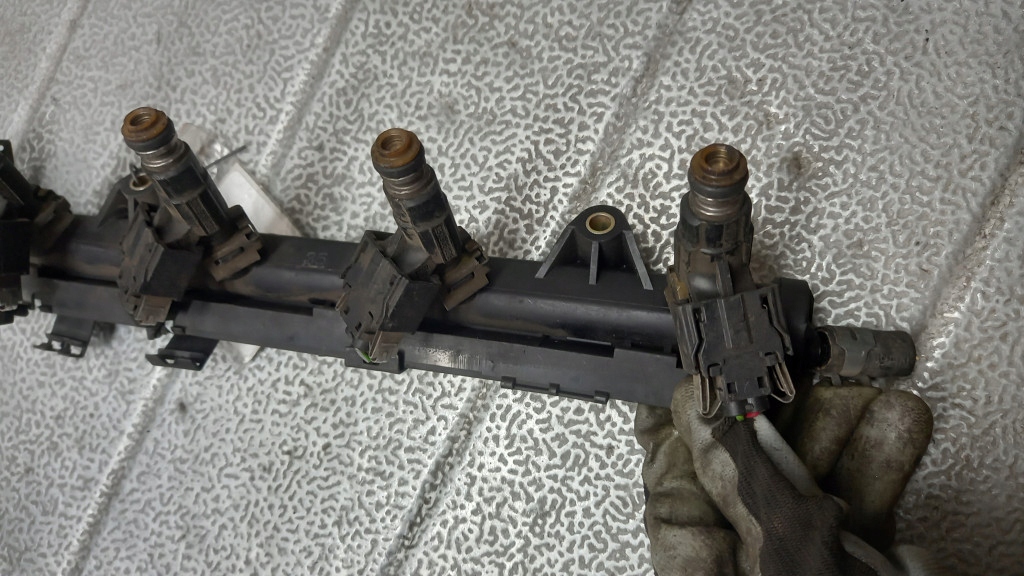 фото №6, Молдинг впрыскная vw polo 030133319l