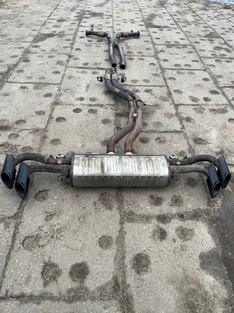 Ідеальний комплект . вихлоп lamborghini urus 1 Оригінал