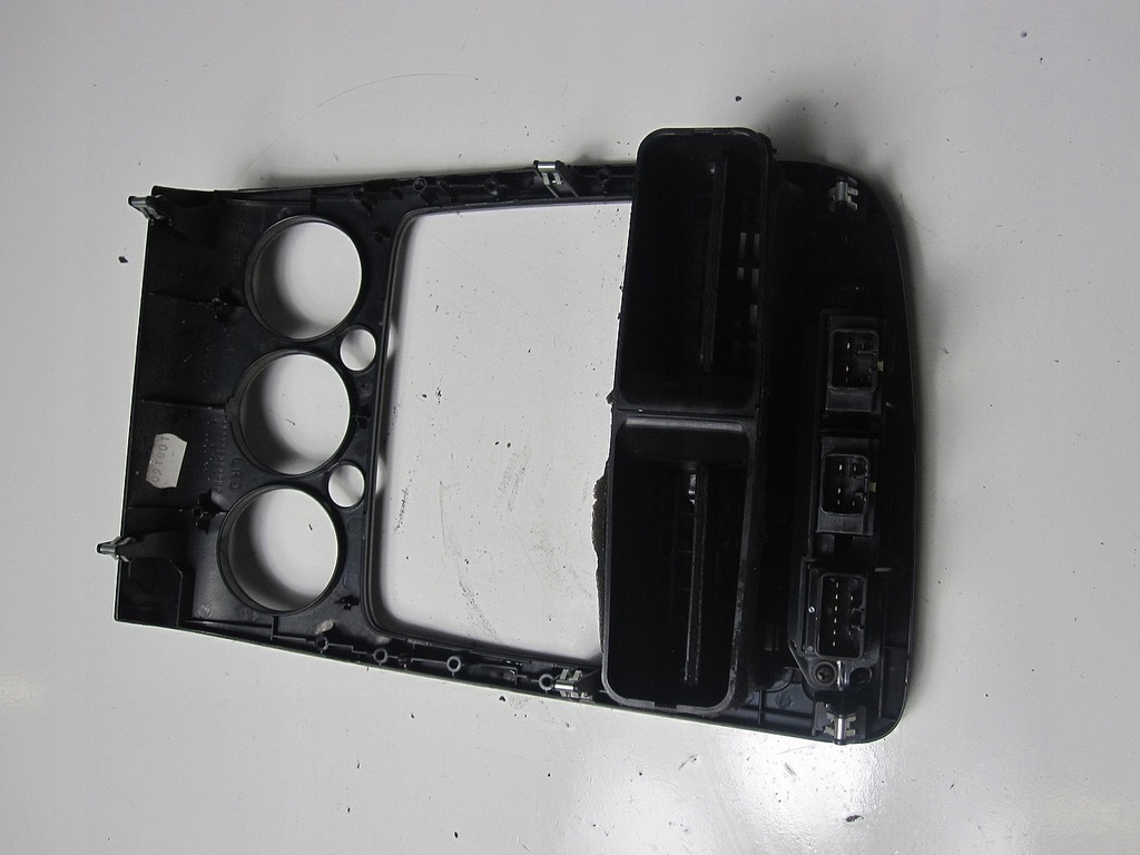 фото №9, Рамка панель центральний панель приладів toyota avensis t22 fl 01