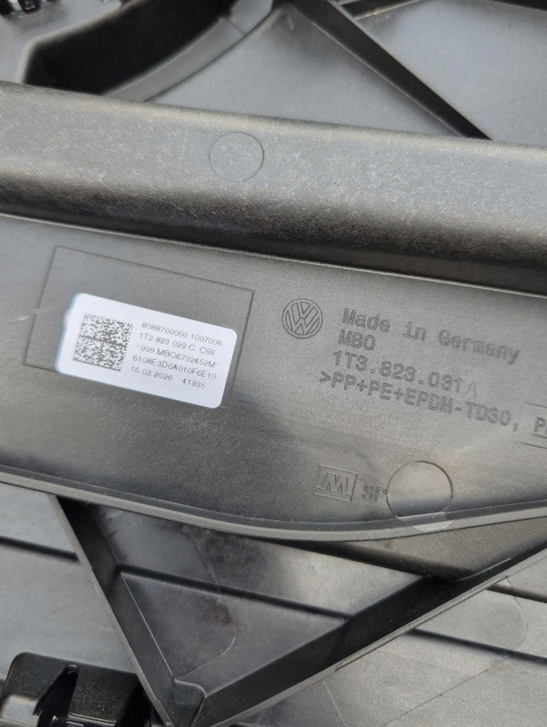 Капот крышка двигателя lc9x 1t3823029c 1t3823031a vw id. buzz Цена