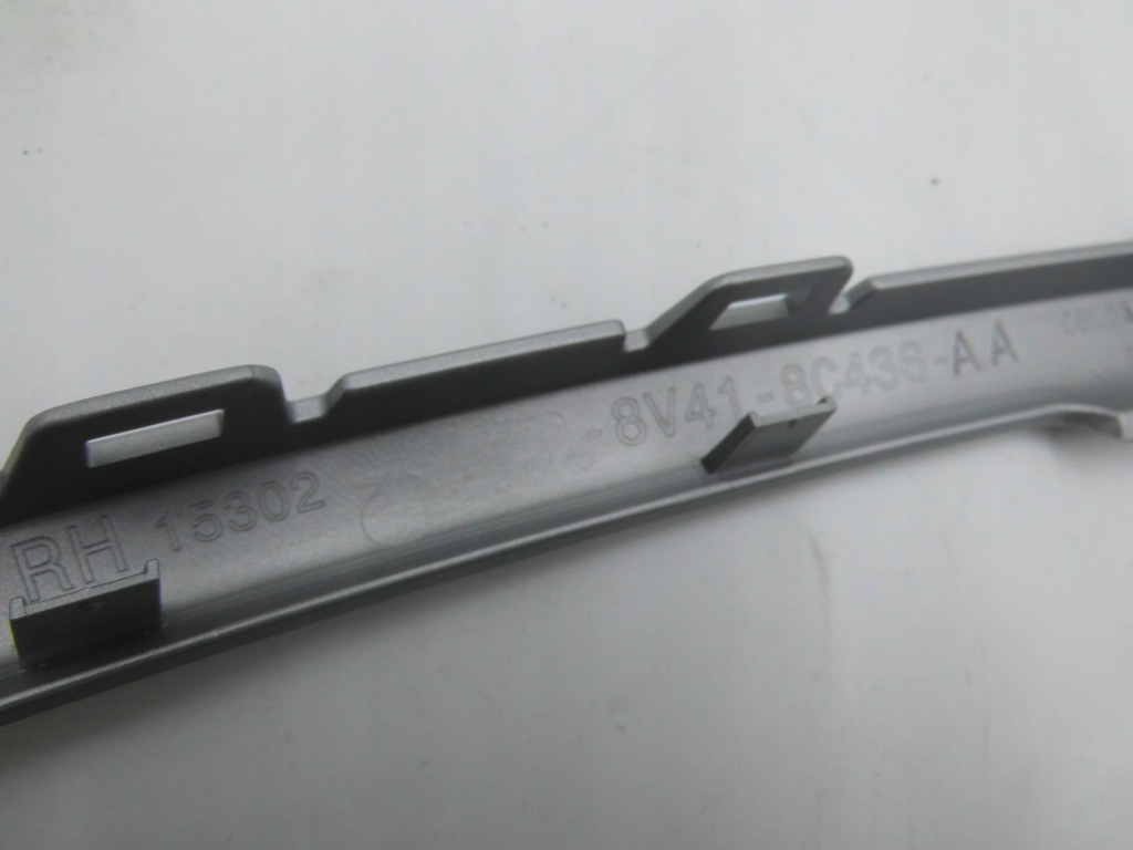 Рамка решітка бампера правий перед kuga 2008-12 _ 1760801 _ 8v41-8c436-da Оригінал