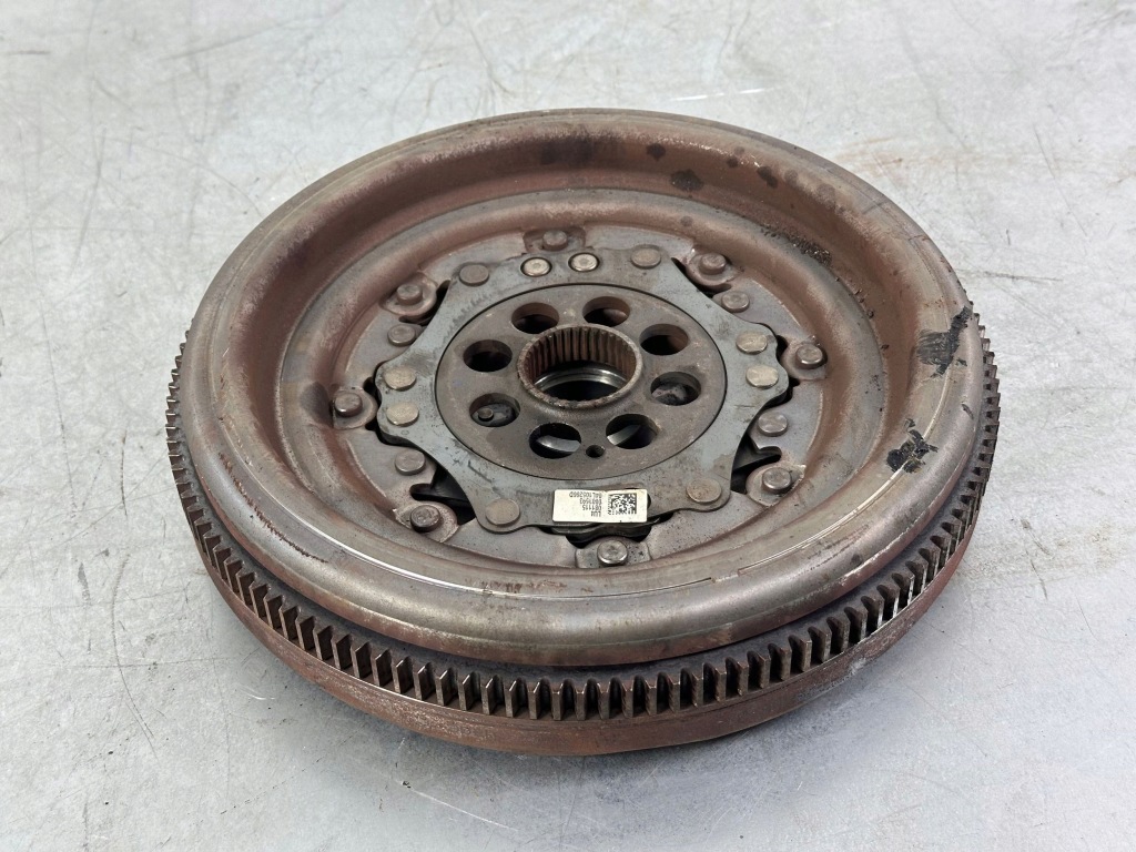 фото №6, Volkswagen passat b8 2016 колесо маховик