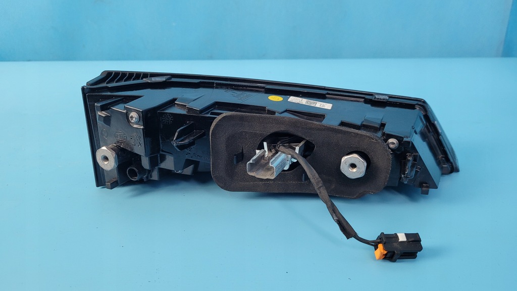 фото №8, Peugeot 308 iii p5 21r лампа правый задняя w крышка 9835300580