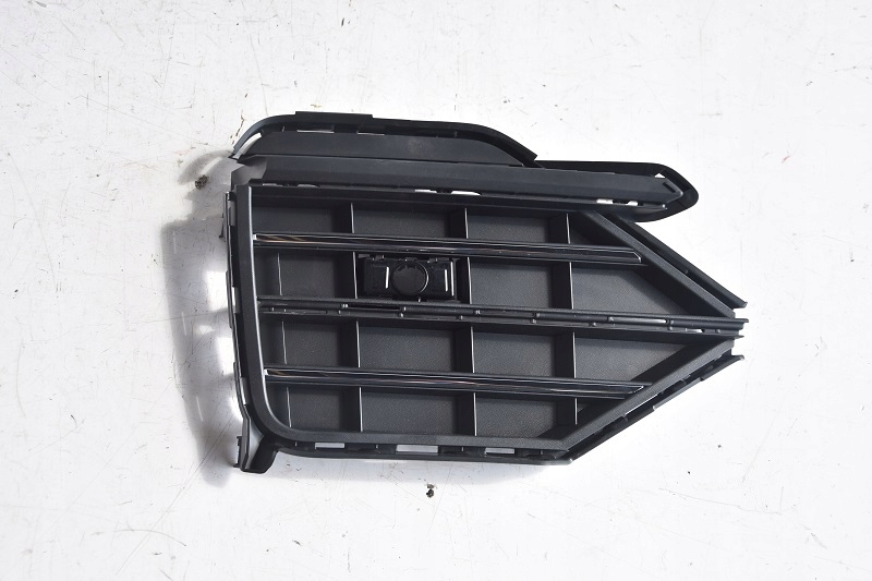 фото №1, Vw touareg 760 решётка бампера