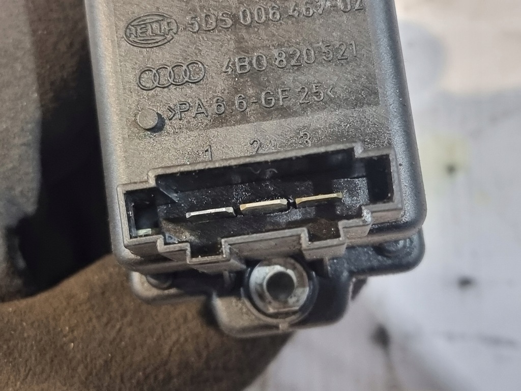 фото №8, Резистор резистор вентилятор оригінальний номер 4b0820521 audi a6 c5 2.4 v6 121kw 00r