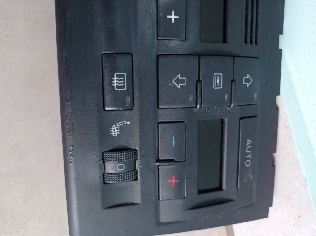 Панель кондиционера audi a4 b7 2din 8e0820043bm Недорого