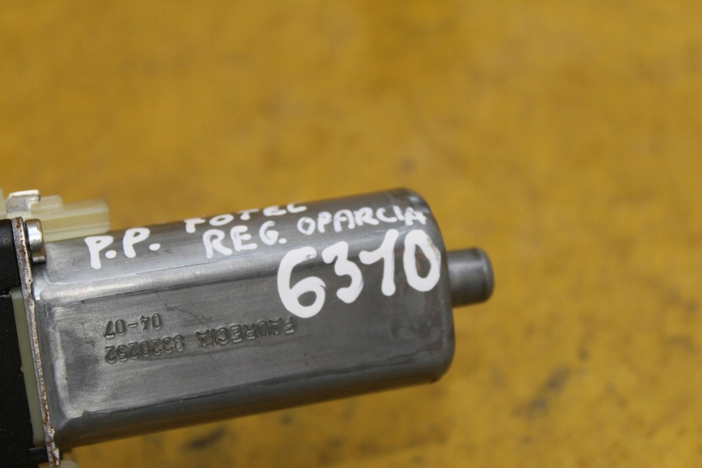 фото №9, Моторчик спинка правий перед a8 d3