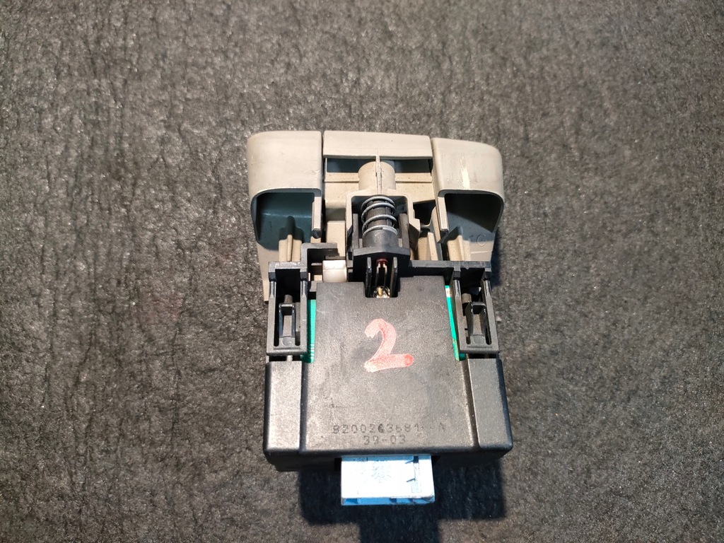 фото №8, Renault scenic ii кнопка тормоза ручного 8200243681 03-2008